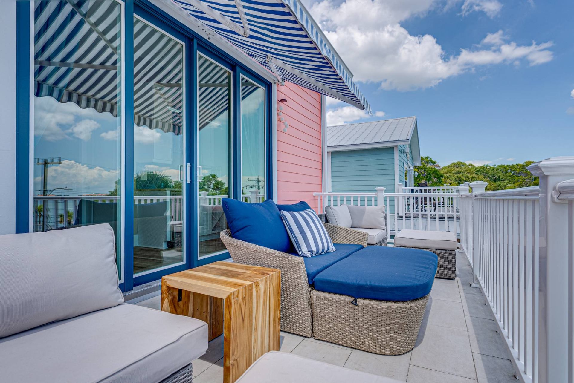 Balcony daybed beside sliding glass doors